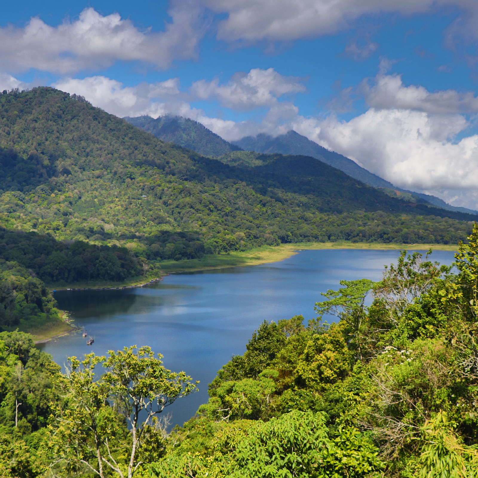 Lake Buyan