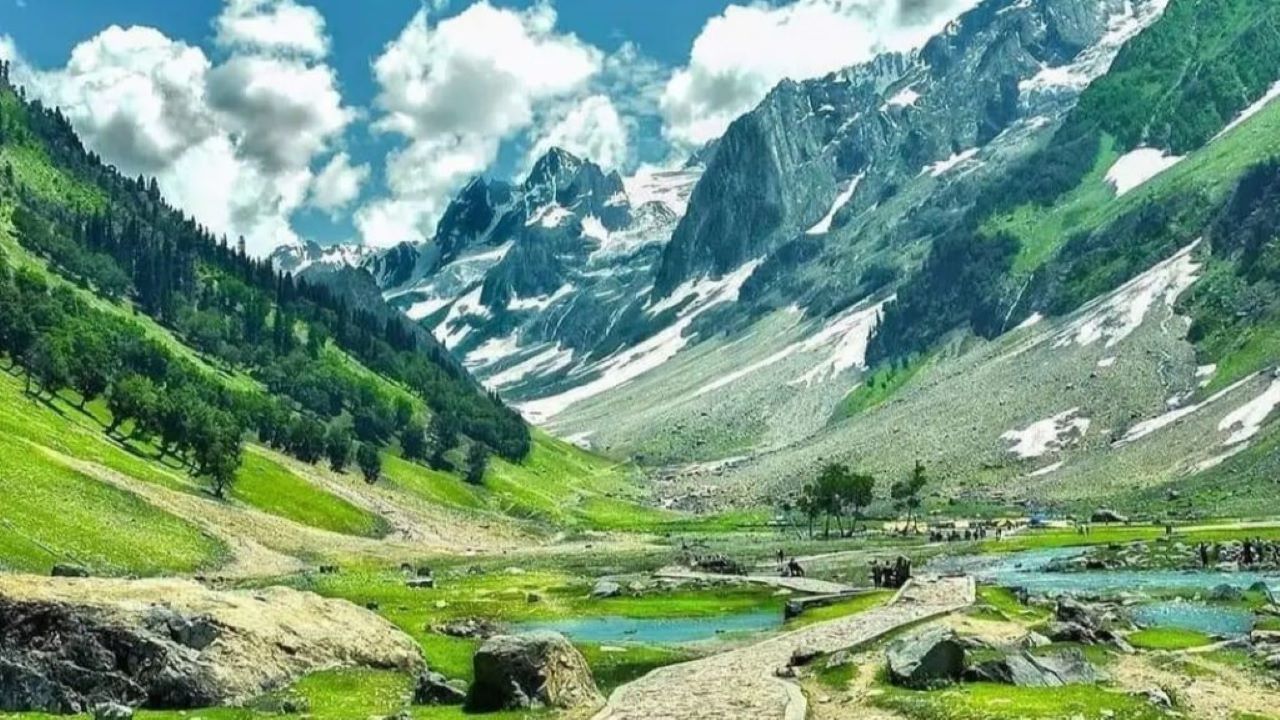 Poshpathri Meadows